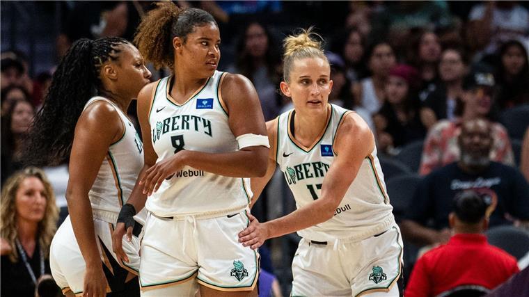 Basketballerinnen ohne WNBA-Champions Fiebich und Sabally Nyara Sabally (l) und Leonie Fiebich werden in der EM-Qualifikation nicht zum Einsatz kommen.