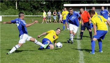 NZ-Pokalfinale in Wehdel. FC Geeste 06 gegen TuSpo Surheide. Am Boden Surheides ...
