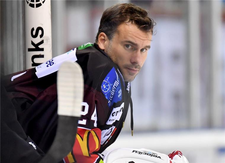 Fischtown Pinguins müssen im Tigerkäfig ran Ob Donnerstagabend Jaroslav Hübl (Foto) im Tor stehen wird oder doch Tomas Pöpperle, lässt Pinguins-Trainer Thomas Popiesch noch offen.