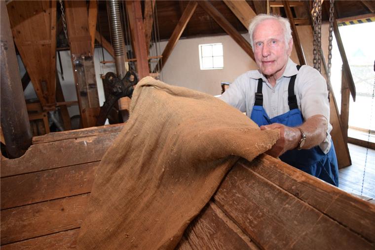 Freude bei Wesermarsch-Mühlen: Müllerhandwerk soll Kulturgut werden Ob es mit der Auszeichnung nun klappt oder nicht: Der freiwillige Müller Anton Günter Reumann findet, dass das Müllerhandwerk etwas Besonderes ist.