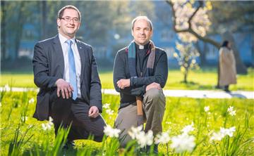 Ob evangelisch oder katholisch - Ostern ist für alle da. Albrecht Preisler, Pastor und Superintendent des Kirchenkreises Wesermünde, und Pfarrer Marcus Scheiermann aus Bremerhaven sprechen im Interview über die Bedeutung von Ostern.