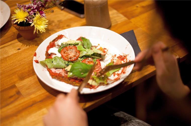 Parteien wollen in Tarmstedt mit Schlemmermeile für Europa werben Ob Pizza, Gyros oder Köttbullar, auf unseren Tellern ist die europäische Vereinigung längst vollzogen. Am 18. Mai wird es in Tarmstedt unter dem Motto "Europa - Du schmeckst mir" ausschließlich um Leckereien aus anderen EU-Staaten gehen.
