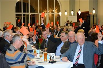 Ob schwarz, rot, gelb oder grün – heute sind alle Parteien im Cuxland grau, wie hier auf dem Kreisparteitag der CDU. In den beiden großen Volksparteien sind drei Viertel der Mitglieder älter als 50 – viele davon weitaus älter. Foto Seelbach