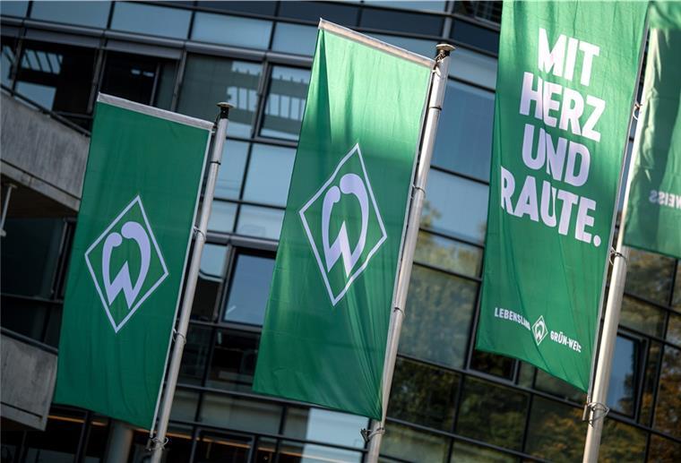 Zweitliga-Spielplan: Werder startet mit Nordduell gegen Hannover Ob Zuschauer zur neuen Saison wieder auf der Tribüne Platz nehmen dürfen ist unklar.