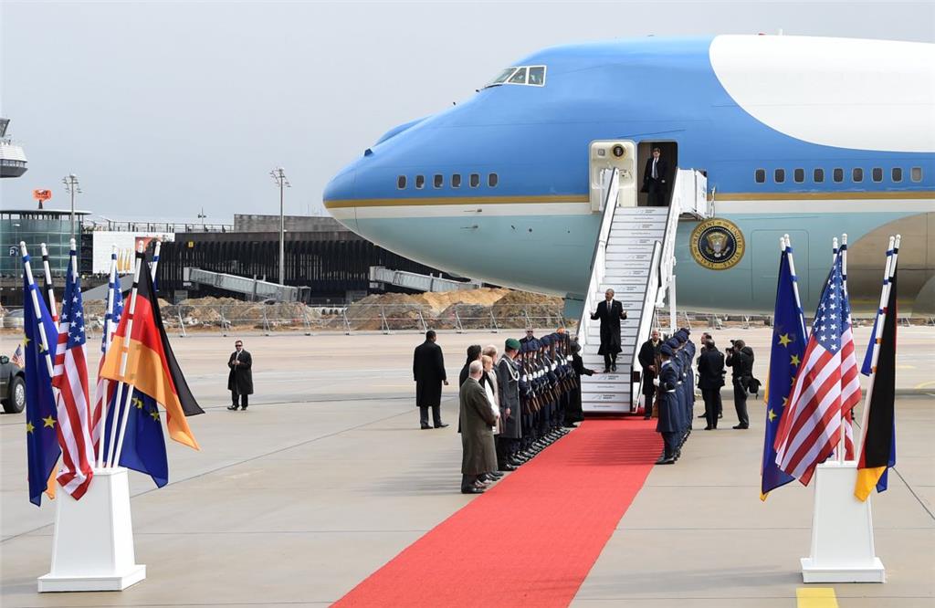 Obama hält sich zum fünften Mal als US-Präsident in Deutschland auf, voraussichtlich auch zum letzten Mal. Im November wird in den USA ein neuer Präsident gewählt, im Januar scheidet Obama aus dem Amt.