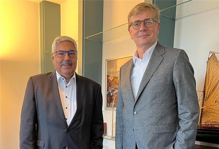 Insolvenzverwalter übernimmt bei der Erlebnis Bremerhaven Oberbürgermeister Melf Grantz begrüßt Dr. Hendrik Heerma in seinem Büro