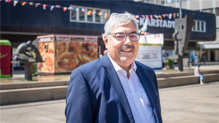 Für Karstadt-Bebauung fehlt noch der wichtige Hauptinvestor Oberbürgermeister Melf Grantz vor dem ehemaligen Karstadt-Gebäude in der Fußgängerzone.