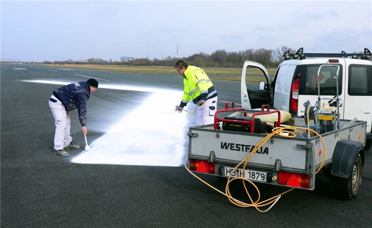 Streit um Flugplatz Luneort scheint beendet Lösung für Flugplatz Luneort: Obwohl der Flugplatz Luneort bereits geschlossen wurde, untersagte das Oberverwaltungsgericht jede bauliche Veränderung. Nun kann es nach einer Einigung zwischen Land und Aero-Club hier wieder weitergehen.