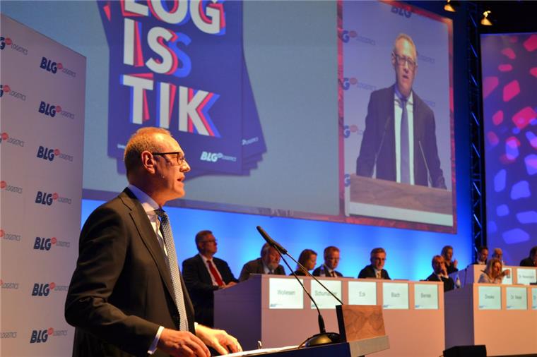 Angst der BLG-Aktionäre vor Linken im Bremer Senat Misstöne: Obwohl die Aktionäre sehr zufrieden sind mit den guten Betriebsergebnissen, die BLG-Chef Frank Dreeke vorlegte, geht bei ihnen die Sorge um: Wird es mit den Linken im Senat die BLG weiterhin in dieser Form geben?