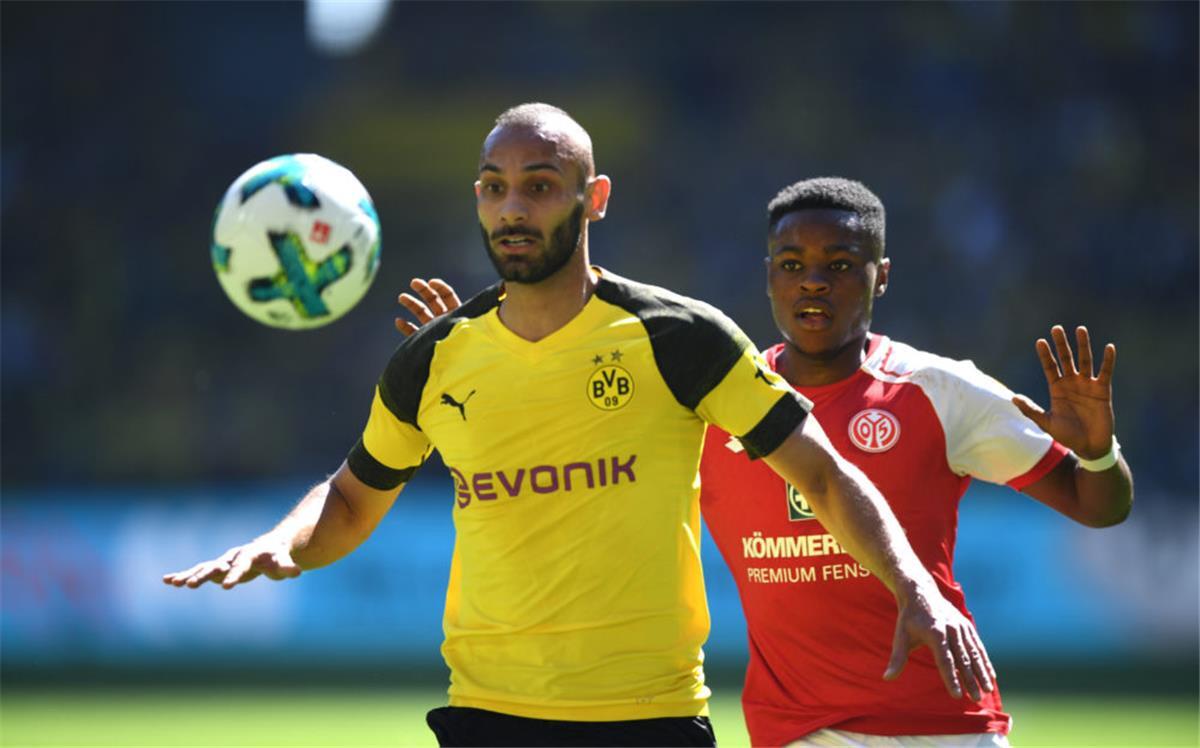 Werder Bremen holt BVB-Star Ömer Toprak Ömer Toprak (links) wechselt von Borussia Dortmund zu Werder Bremen.