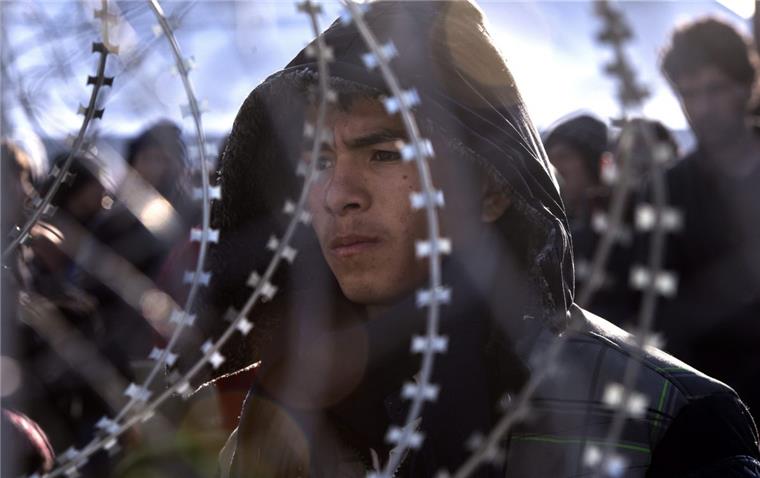 Sonderkonferenz: Gegner deutscher Flüchtlingspolitik beraten heute in Wien Österreich hat Mazedonien bei der Sicherung der Grenze Hilfe angeboten. Heute findet zur Flüchtlingspolitik in Österreich eine Sonderkonferenz statt.