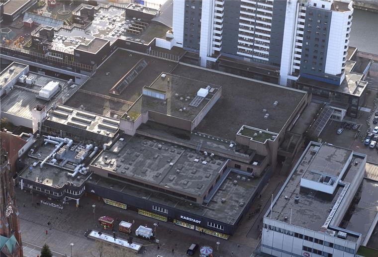Karstadt-Immobilie: Rückschlag für Stadt Bremerhaven Offenbar schon wieder verkauft: Das Karstadt-Kaufhaus in der Bremerhavener Innenstadt.