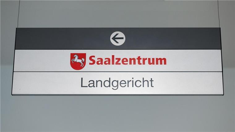Als Ärztin ausgegeben - Frau steht vor Gericht Ohne Medizinstudium soll eine junge Frau als Ärztin gearbeitet haben. Nun steht die mutmaßliche Hochstaplerin vor Gericht. (Symbolfoto)