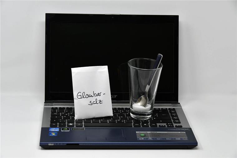 Kein Internet: Seniorin verliert Arbeit bei der Volkshochschule Landkreis Cuxhaven Ohne PC kein Glaubersalz: Weil die VHS-Dozentin keinen Internetanschluss hat, darf sie nach 28 Jahren in Dorum keine Fastenkuren mehr leiten.