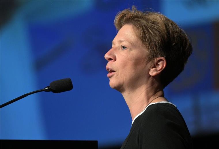 Bremens Häfensenatorin fordert mehr Geld vom Bund für die Häfen Claudia Schilling