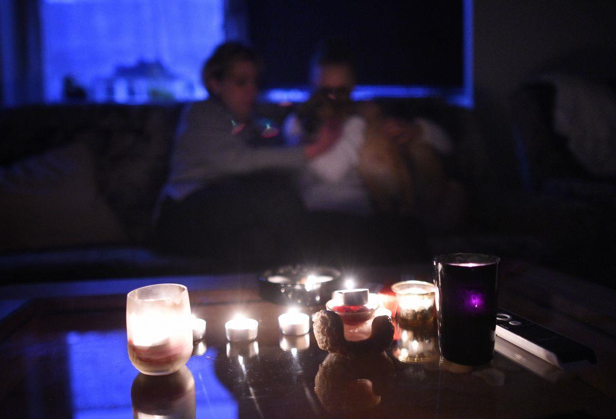 Immer weniger Bremerhavenern wird der Strom abgestellt Ohne Strom wird es in der Wohnung kalt und dunkel.