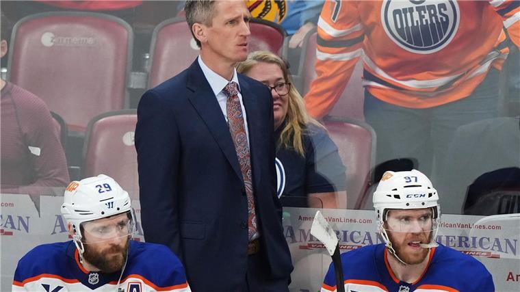 NHL-Pleite für Draisaitl mit Prügelei und 85 Strafminuten Oilers-Coach Kris Knoblauch und seine Stars Leon Draisaitl (r) und Connor McDavid haben die dritte Final-Partie bei den Florida Panthers verloren.