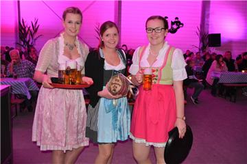 Oktoberfest in Bad Bederkesa: Die Gäste in Beers zeigten, dass auch der Norden im Bayern-Stil feiern kann. 