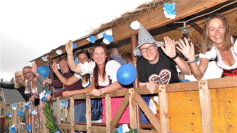 In Rodenkirchen ist endlich wieder Volksfeststimmung Oktoberfeststimmung beim Rodenkircher Markt.