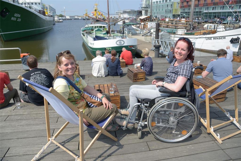 Oldtimer-Treffen und Bauernmarkt im Schaufenster Fischerhafen. Von links: Die Sc...