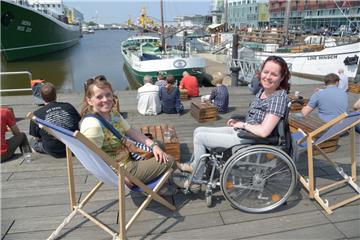 Oldtimer-Treffen und Bauernmarkt im Schaufenster Fischerhafen. Von links: Die Sc...