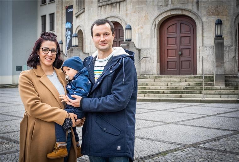 Wie die Ukraine Tänzer Shyryayev das Seestadt-Leben schwer macht Oleksandr Shyryayev, seine Frau Jessica De Fanti Teoli und Sohn Nikolai (1) haben sich ein Leben in Bremerhaven aufgebaut. Doch es gibt Probleme bei der Anerkennung zur deutschen Staatsbürgerschaft.