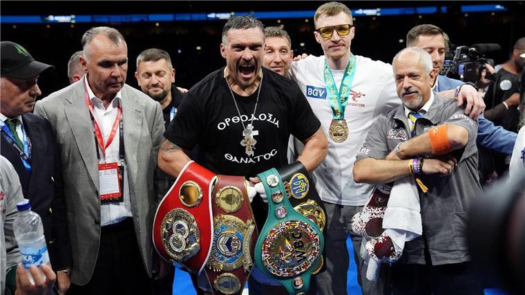 Endgültig „Legende“: Usyk feiert nächsten K.-o.-Sieg Oleksandr Usyk hält jetzt die Titel der Verbände WBA, WBO, WBC und IFB.