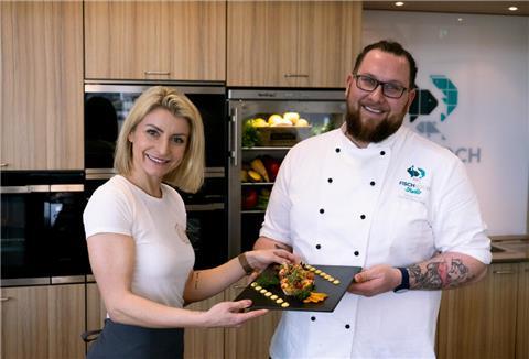Zwei Köche im Fischkochstudio Bremerhaven