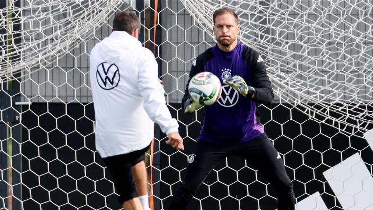 „Halbe Mannschaft weg“ - DFB-Team muss sich neu finden Oliver Baumann steht mit 34 Jahren vor seinem Länderspieldebüt.