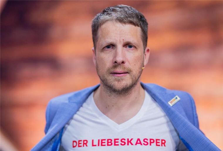 „Super Abend“: Pocher macht Frau fertig - später bricht sie in Tränen aus Oliver Pocher hat mal wieder für Aufsehen gesorgt - dieses Mal mit Gags unter der Gürtellinie über einen Gast in seinem Publikum.