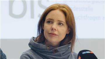 Olivia Marei spielt die schmerzmittelabhängige Toni Ahrens.