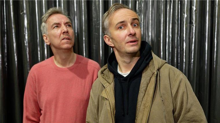 Jan Böhmermann und Olli Schulz: Wieder ESC-Experten Olli Schulz (l) und Jan Böhmermann haben Spaß beim ESC.