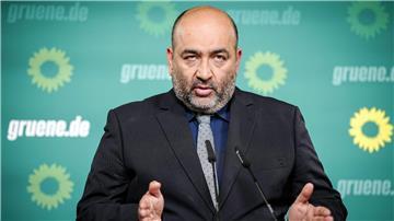 Omid Nouripour, Bundesvorsitzender von Bündnis 90/Die Grünen, gibt nach einer Parteiratssitzung der Partei eine Pressekonferenz zur Bremer Bürgerschaftswahl.