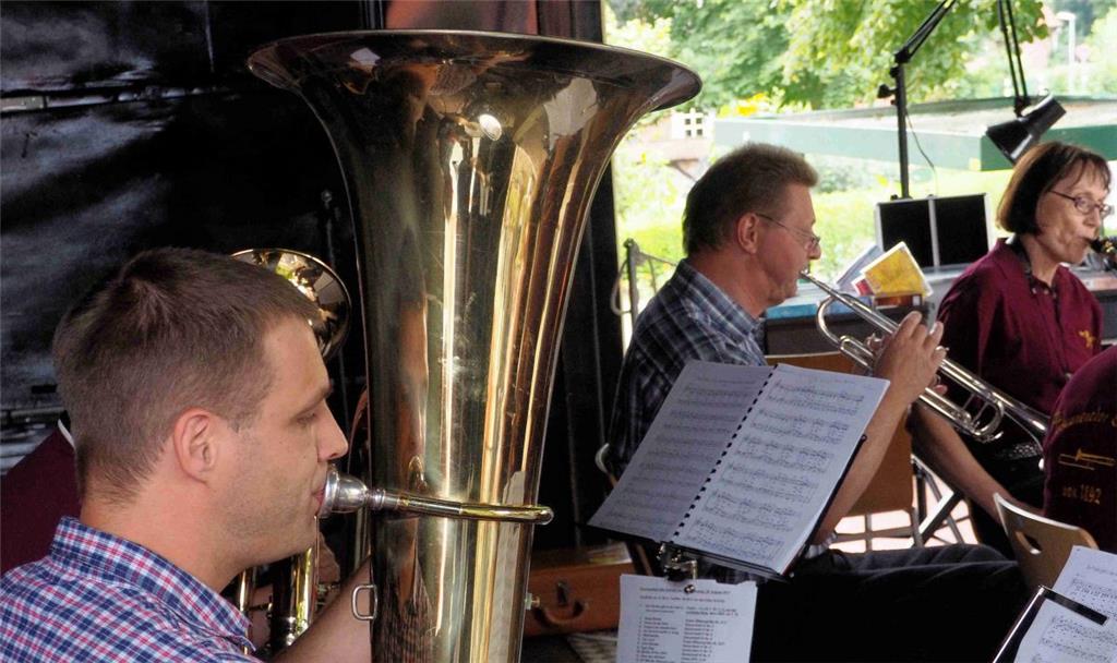 Ordentlich "Puste" brauchen die Musiker vom Sieverner Posaunenchor. Fo...