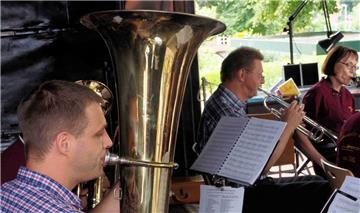 Ordentlich "Puste" brauchen die Musiker vom Sieverner Posaunenchor. Fo...