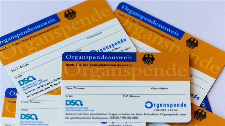 Gesundheitsminister für Widerspruchslösung bei Organspende Organspendeausweise.