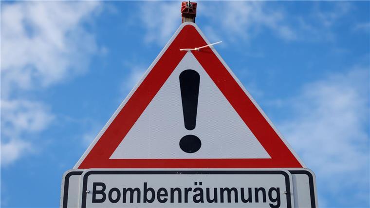 Osnabrück gehört zu den Städten, auf denen im Zweiten Weltkrieg viele Bomben abgeworfen wurden. Immer wieder tauchen bei Bauarbeiten neue Verdachtsfälle auf. (Archivbild)