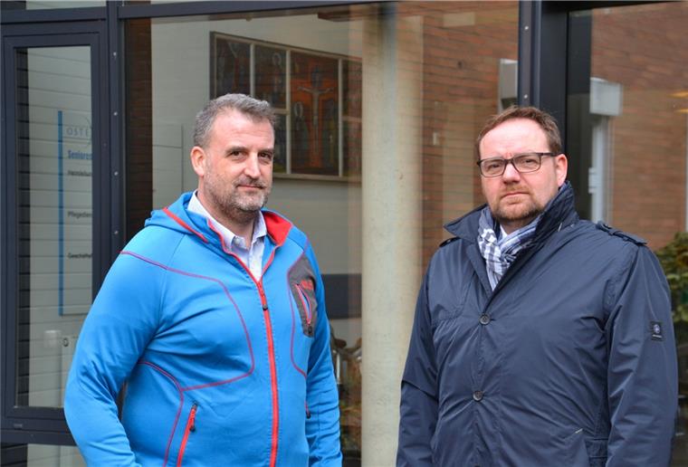 Ärzte scheuen die Provinz Ostemed-Geschäftsführer Rauiner Röhrs (rechts) und der kaufmännische Leiter des Unternehmens, Michael Fuisting, müssen nach eigener Aussage "einen enormen Aufwand treiben", um einen Arzt nach Zeven zu holen.