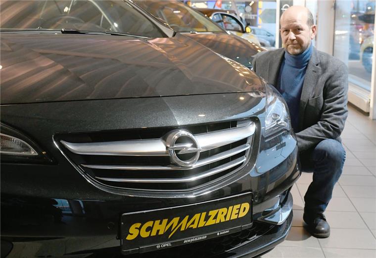 Bremerhavener Opelhändler sind in Aufbruchsstimmung Otto Stingl, Geschäftsführer des Autohauses Schmalzried ist einer der Opelhändler aus Bremerhaven, der sich über die Übernahme durch Peugeot freuen.