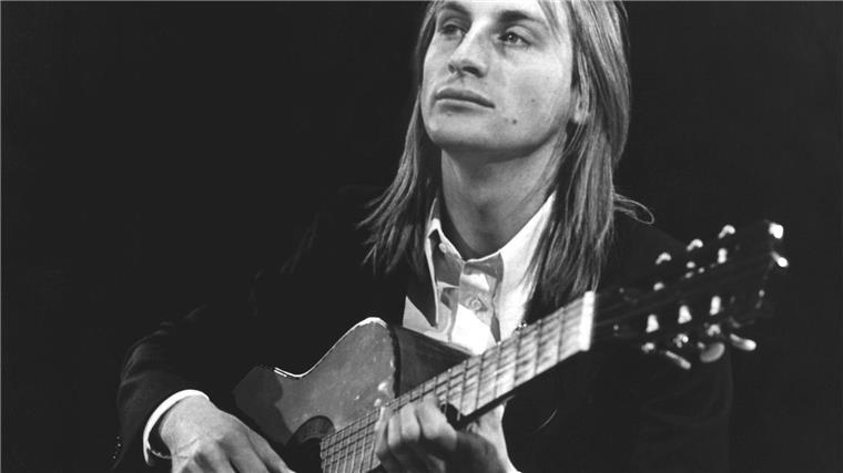 „Höherer Blödsinn“: Steinmeier gratuliert Ostfriesen Otto Otto Waalkes, Blödelbarde und Entertainer, mit Gitarre bei der Aufzeichnung seines ersten Fernsehauftritts im im Mai 1973.