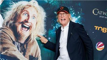 Otto Waalkes spielt „Catweazle“. 