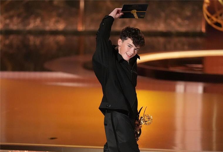 Owen Cooper aus „Adolescence“ ist jetzt der jüngste Mann, der je einen Schauspielpreis bei den Emmys gewann.