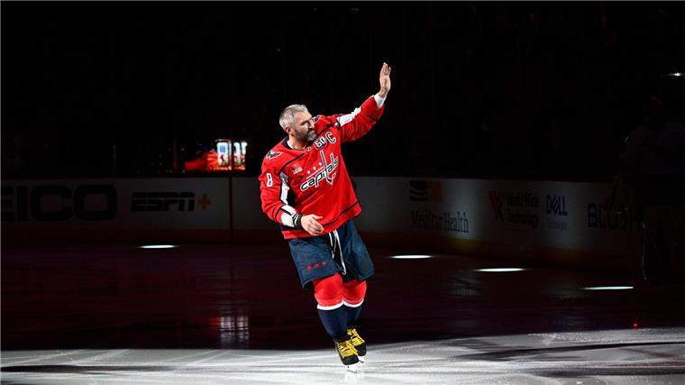 Owetschkin erneut für Rekord geehrt - dann wichtiger Sieg Owetschkin löste Wayne Gretzky als Rekordtorschützen der NHL ab.