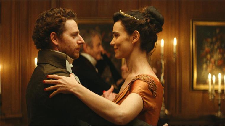 Herzerwärmend: „Jane Austen und das Chaos in meinem Leben“ Pablo Pauly (l) als Félix und Camille Rutherford als Agathe in einer Szene des Films „Jane Austen und das Chaos in meinem Leben“