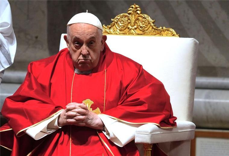 Oster-Tradition abgesagt: Sorge um den Papst Papst Franziskus leitet die Passionsliturgie am Karfreitag im Petersdom.