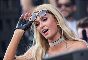 Paris Hilton ist ab August in ihrer eigenen Kochshow bei Netflix zu sehen.