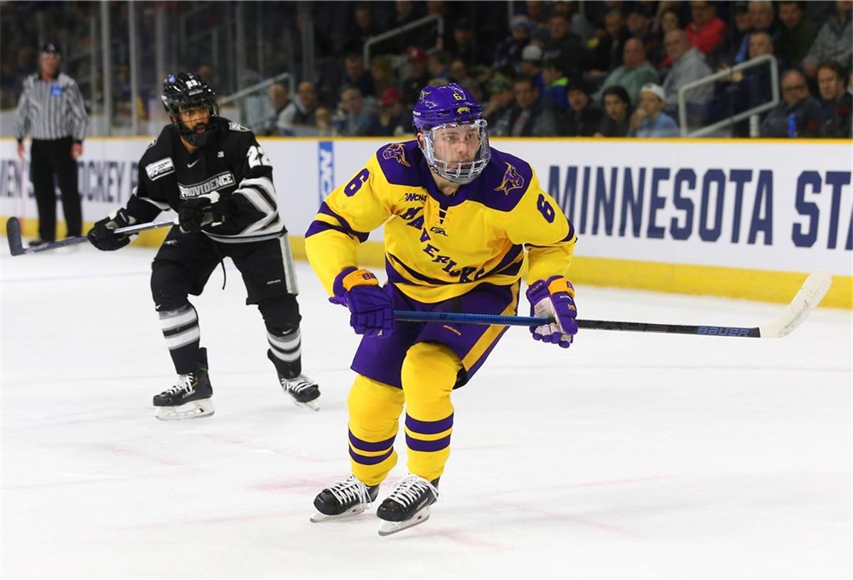 Parker Tuomie bleibt der Meistertitel verwehrt Parker Tuomie hat mit den Minnesota State Mavericks die Hauptrunden-Meisterschaft in der nordamerikanischen College-Liga WCHA gewonnen. In der landesweiten Meisterrunde hätte sein Team gute Chancen gehabt - nun ist alles abgebrochen.