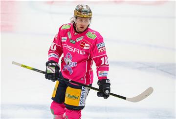 Parker Tuomie ist in Bremerhaven aufgewachsen. Inzwischen spielt er für die Eisbären Berlin.
