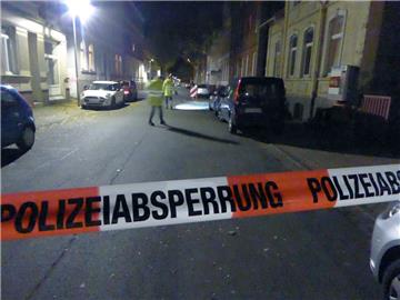 Passanten fanden die lebensgefährlich verletzte Frau auf der Straße. Das Seil hatte sich gelöst.