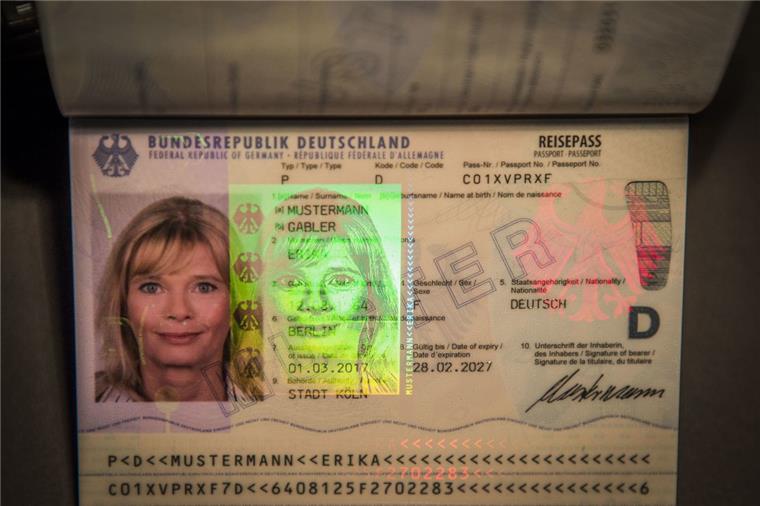 Innenministerium: Passbilder bald nur noch im Amt Passbilder soll es bald nur noch im Amt geben.